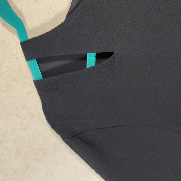 02095 Chico's black crinkle crepe S/S blouse with neck detail 3 XL - Picture 5 of 13